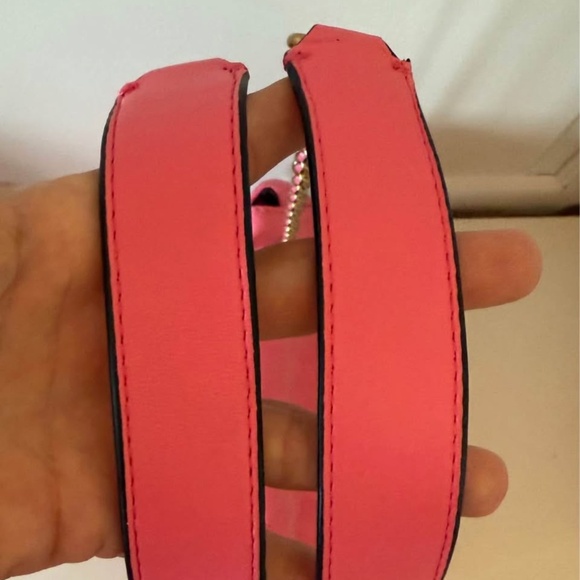 Pink Guess Giully convertible crossbody flap bag. - Picture 4 of 10